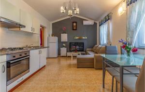 2 Bedroom Lovely Home In Medulin 