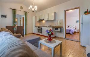 2 Bedroom Lovely Home In Medulin 