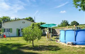 Maisons de vacances Nice home in Chapdeuil with WiFi and 2 Bedrooms : photos des chambres