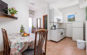 Lovely Apartment In Barbat Na Rabu With Kitchen