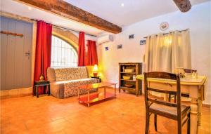 Appartements Beautiful Apartment In Remoulins With Wifi : photos des chambres