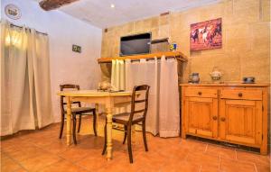 Appartements Stunning apartment in Remoulins with WiFi : photos des chambres
