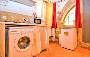 Appartements Beautiful Apartment In Remoulins With Wifi : photos des chambres