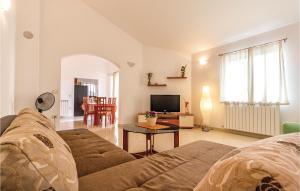 Nice Home In Liznjan With Outdoor Swimming Pool 