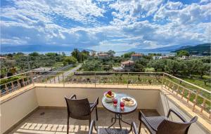 2 Bedroom Cozy Apartment In Nafpaktos