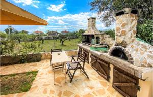 2 Bedroom Cozy Apartment In Nafpaktos