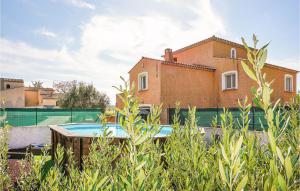 Maisons de vacances Awesome home in Cruzy with Outdoor swimming pool, 3 Bedrooms and WiFi : photos des chambres