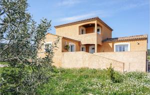 Maisons de vacances Awesome home in Cruzy with Outdoor swimming pool, 3 Bedrooms and WiFi : photos des chambres