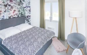 Maisons de vacances Lovely Home In Cruzy With Kitchen : photos des chambres