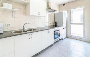 Gorgeous Apartment In Cordoba With Wifi