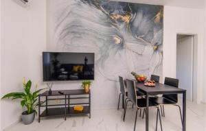 Cozy Apartment In Kastel Gomilica