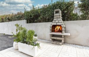 Cozy Apartment In Kastel Gomilica