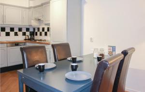 2 Bedroom Awesome Apartment In Paesens