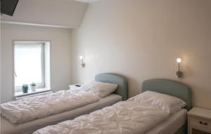 2 Bedroom Awesome Apartment In Paesens