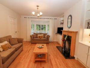 No 4 Lansdowne Village