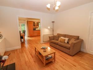 No 4 Lansdowne Village