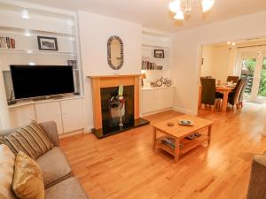 No 4 Lansdowne Village