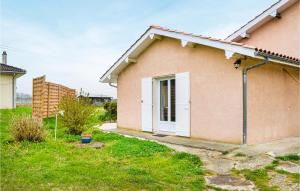 Maisons de vacances Beautiful home in Langon with WiFi and 2 Bedrooms : photos des chambres