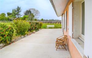 Maisons de vacances Beautiful home in Langon with WiFi and 2 Bedrooms : photos des chambres