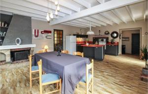 Cozy Home In Montoison