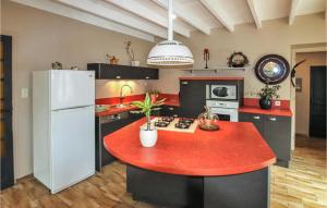 Maisons de vacances Stunning Home In Montoison With House A Panoramic View : photos des chambres