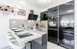 Nice apartment in Pula with WiFi and 2 Bedrooms