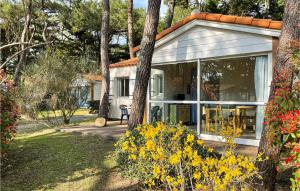 Maisons de vacances Nice home in LAiguillon-la-Presqu : photos des chambres