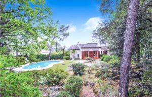 Maisons de vacances Amazing home in Roquefort-les-Pins with Outdoor swimming pool, WiFi and 3 Bedrooms : photos des chambres