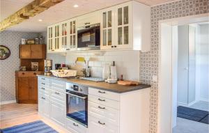 Cozy Home In Söderköping With Kitchen