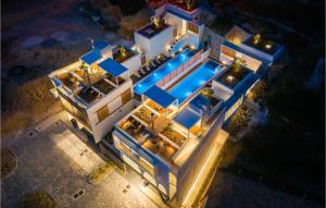 Stunning Home In Omis With Kitchen