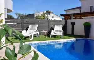 3 Bedroom Beautiful Apartment In Solin