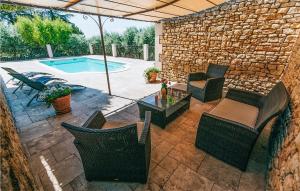 Maisons de vacances Gorgeous Home In Lioux With Wifi : photos des chambres