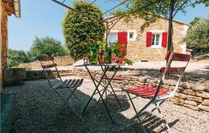 Maisons de vacances Amazing Home In Lioux With Outdoor Swimming Pool, Private Swimming Pool And 3 Bedrooms : photos des chambres