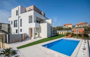 Amazing Apartment In Murter With Outdoor Swimming Pool, Wifi And 2 Bedrooms