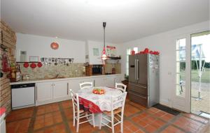 Maisons de vacances Nice Home In La Force With 3 Bedrooms, Wifi And Outdoor Swimming Pool : photos des chambres