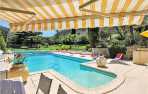 Maisons de vacances Nice Home In Condorcet With Outdoor Swimming Pool, Private Swimming Pool And 5 Bedrooms : photos des chambres