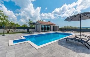 Stunning Home In Sveti Fiilip I Jakov With Outdoor Swimming Pool, Wifi And 2 Bedrooms