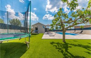 Nice Home In Sveti Fiilip I Jakov