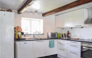 3 Bedroom Beautiful Home In Klagstorp