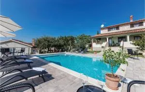 Cozy Apartment In Pilkovici With Wifi - Mrgani