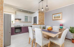 Cozy Apartment In Pilkovici With Wifi