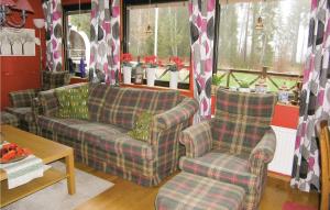 Awesome Home In Skillingaryd With Sauna