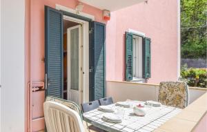 3 Bedroom Amazing Apartment In Genova