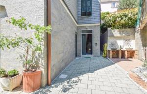 3 Bedroom Amazing Apartment In Genova