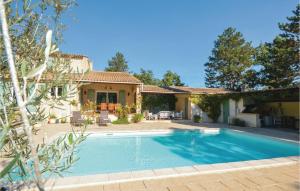 Maisons de vacances Nice Home In Callian With 4 Bedrooms, Outdoor Swimming Pool And Heated Swimming Pool : photos des chambres