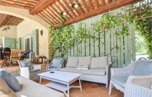 Maisons de vacances Nice Home In Callian With 4 Bedrooms, Outdoor Swimming Pool And Heated Swimming Pool : photos des chambres