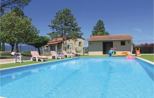 Maisons de vacances Beautiful Home In Beaulieu With 3 Bedrooms, Wifi And Private Swimming Pool : photos des chambres