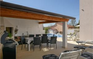 Awesome Home In Fradelani With 4 Bedrooms, Wifi And Outdoor Swimming Pool