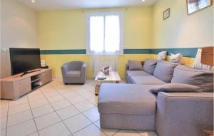 Maisons de vacances Stunning home in Marcey-les-Greves with WiFi and 2 Bedrooms : photos des chambres