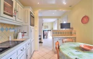 Maisons de vacances Stunning home in Marcey-les-Greves with WiFi and 2 Bedrooms : photos des chambres